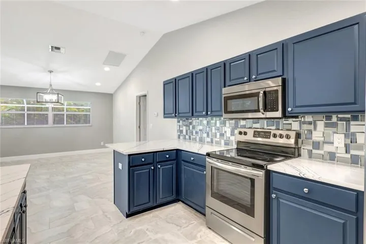 2911  16th W ST, Lehigh Acres, FL 33971