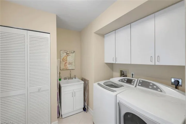FULL SIZE WASHER & DRYER