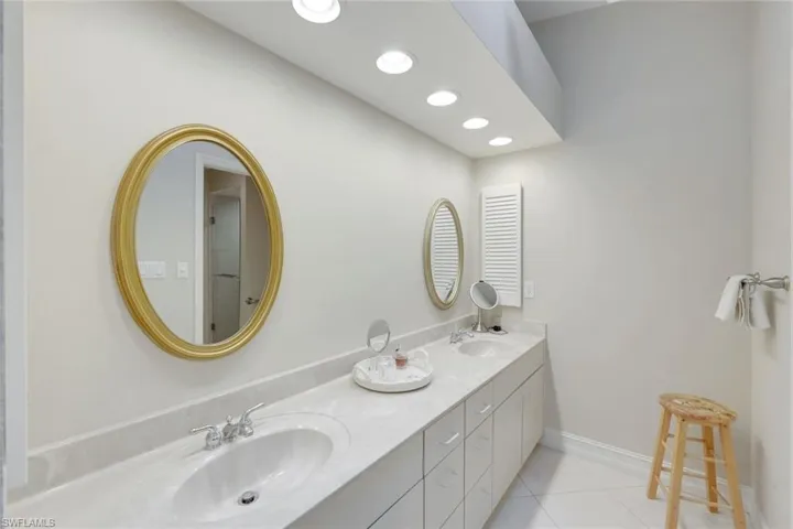 DUAL SINKS 7 STORAGE