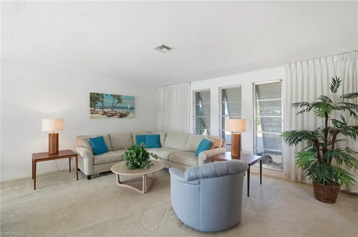 Light and Bright Spacious Living Room.