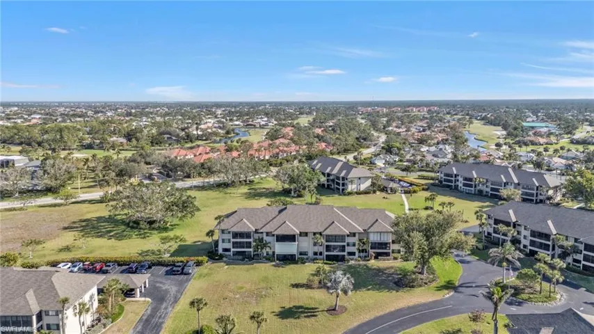 Birds eye view of property featuring a residential view