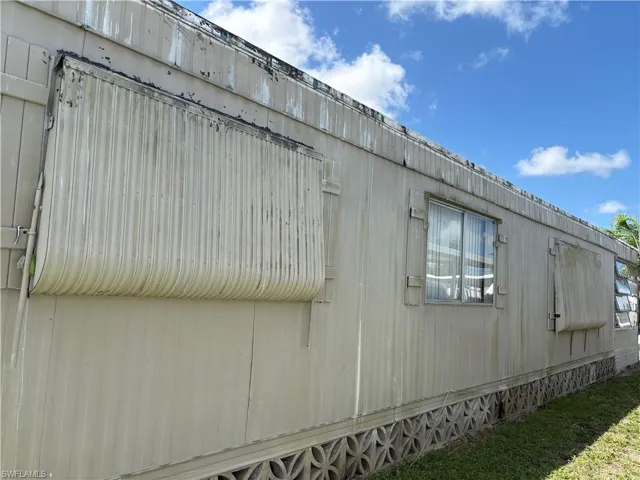View of home's exterior