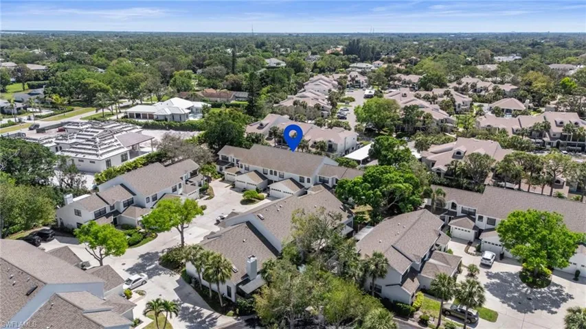Birds eye view of property featuring a residential view