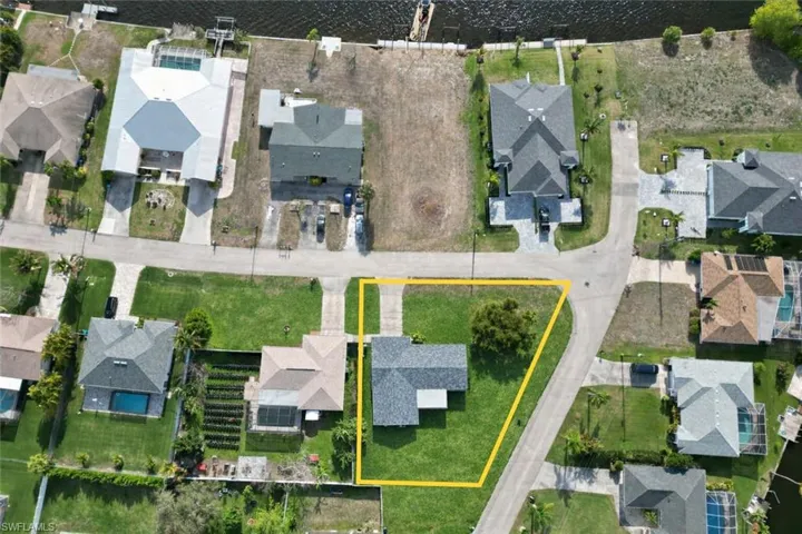 Aerial view of residential area featuring property boundaries highlighted