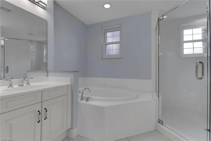 729  Regency Reserve  CIR, Naples, FL 34119