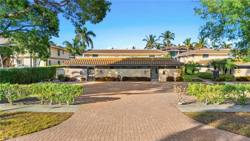 1521 Chesapeake Ave B2, Naples, Florida 34102