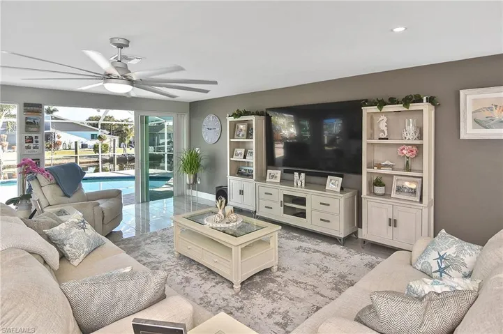 Living area with baseboards and ceiling fan