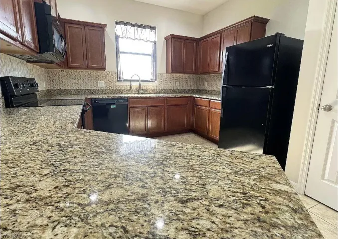 511 Ne 19th Pl, Cape Coral, Florida 33909