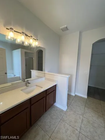 511 NE 19th  PL, Cape Coral, FL 33909