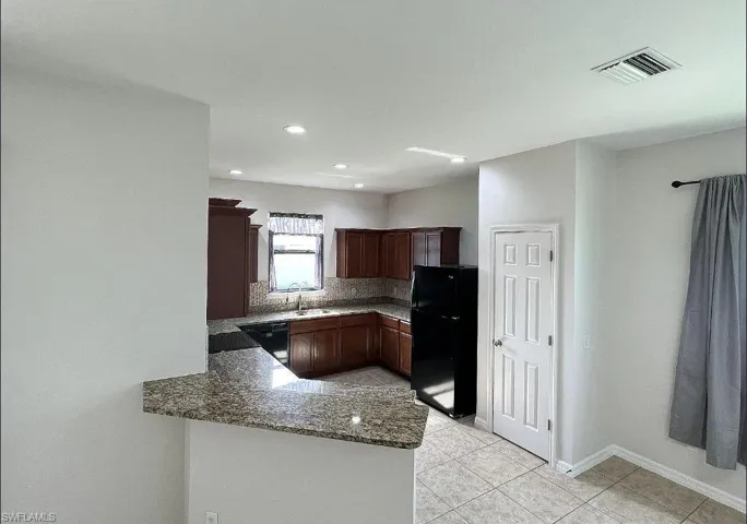 511 Ne 19th Pl, Cape Coral, Florida 33909
