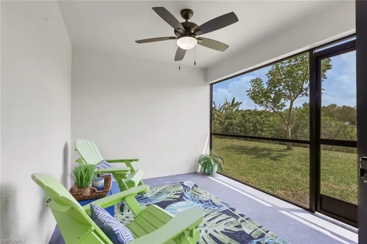 Lanai featuring ceiling fan