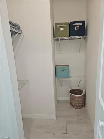 Master walk- in closet #2
