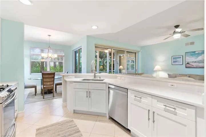 1690  Tarpon Bay S DR, Naples, FL 34119