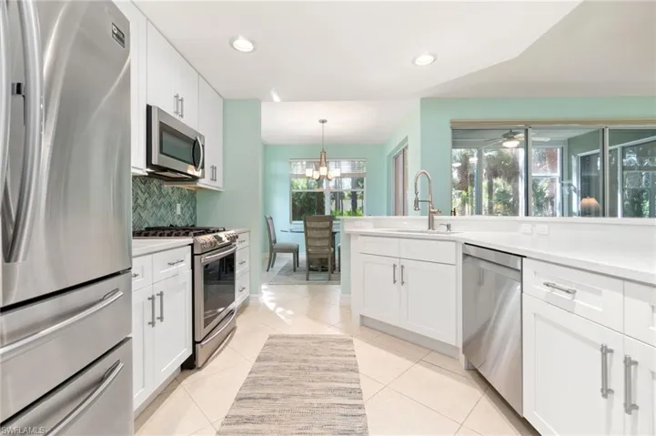 1690  Tarpon Bay S DR, Naples, FL 34119