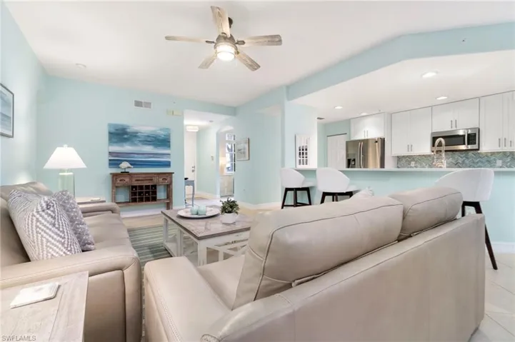 1690  Tarpon Bay S DR, Naples, FL 34119