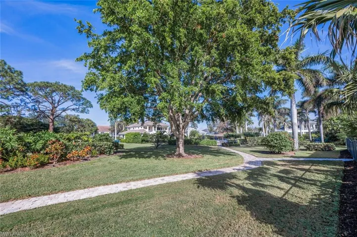 735 Parkview Ln, Naples, Florida 34103