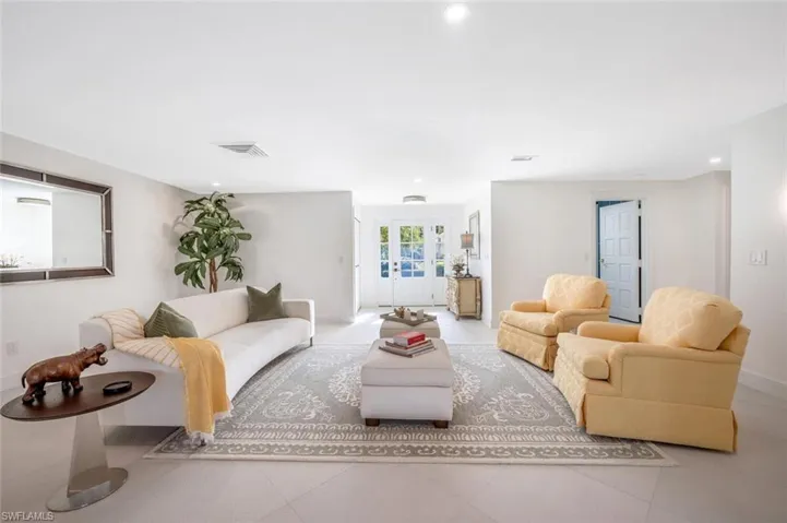 735 Parkview Ln, Naples, Florida 34103