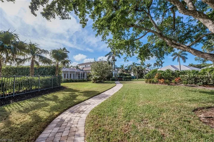 735 Parkview Ln, Naples, Florida 34103