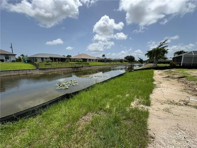 302 SE 15th  TER, Cape Coral, FL 33990