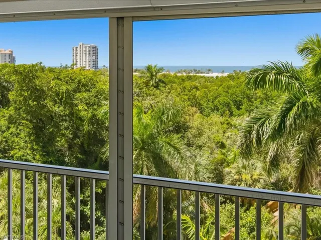 5550 Heron Point Dr 402, Naples, Florida 34108