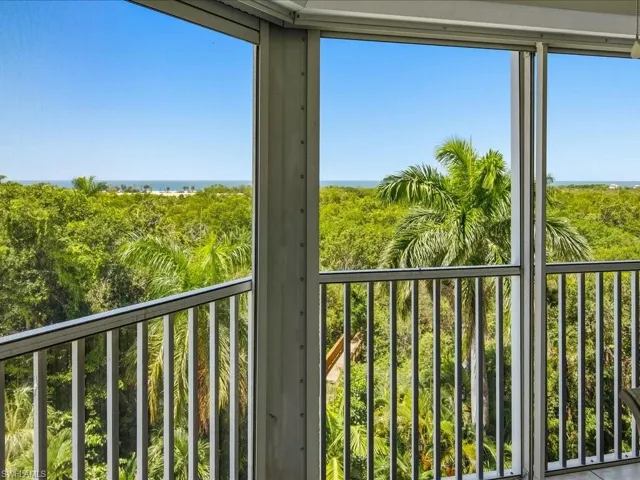 5550 Heron Point Dr 402, Naples, Florida 34108