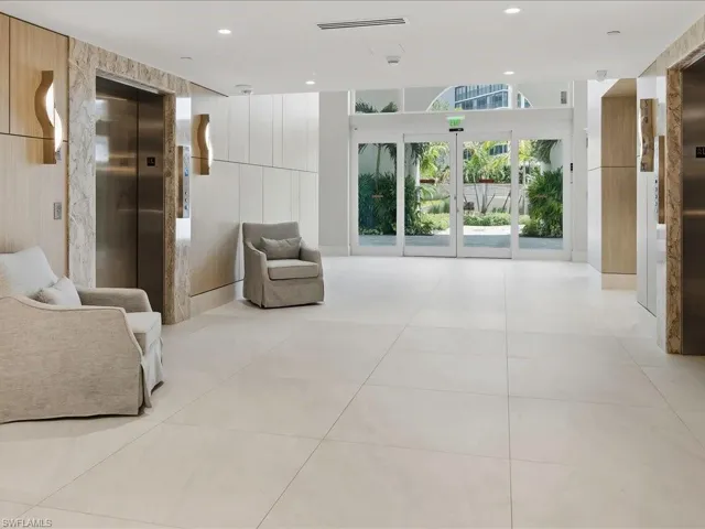 5550 Heron Point Dr 402, Naples, Florida 34108