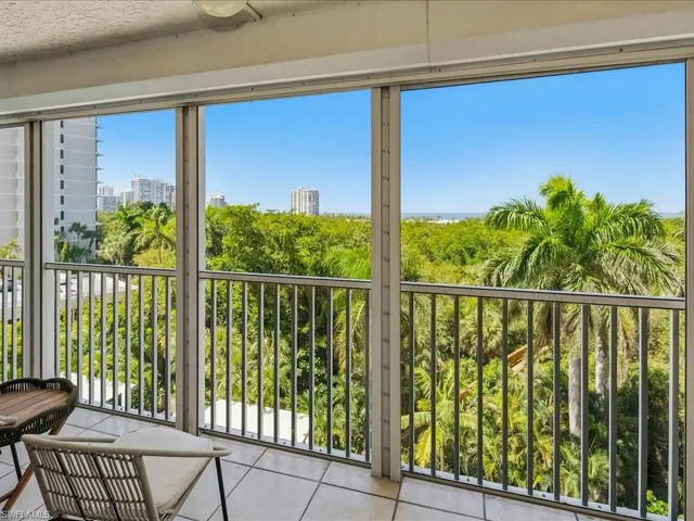 5550 Heron Point Dr 402, Naples, Florida 34108