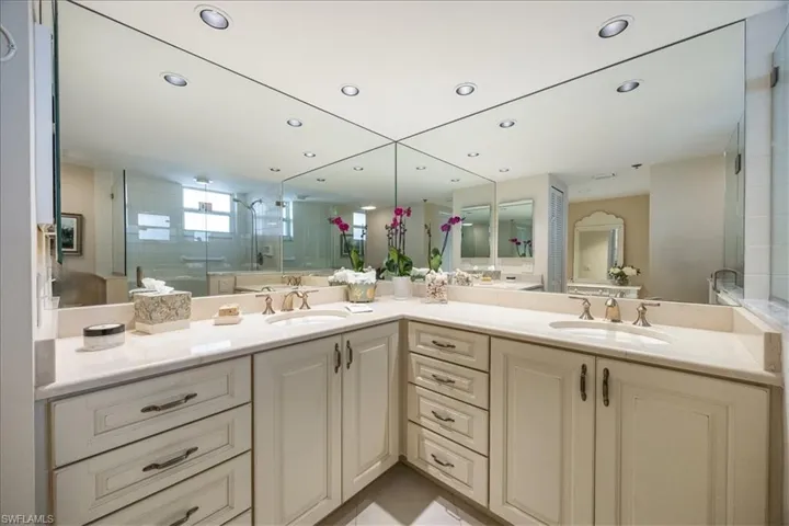 5550 Heron Point Dr 402, Naples, Florida 34108