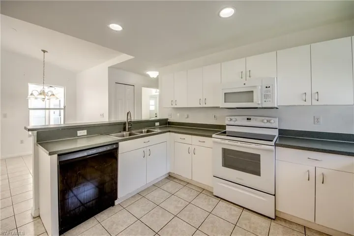 2114 Sw 39 St, Cape Coral, Florida 33914
