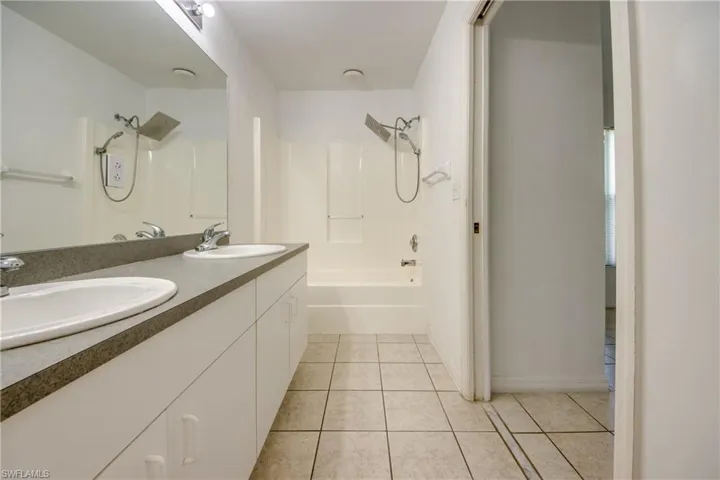 2114 Sw 39 St, Cape Coral, Florida 33914