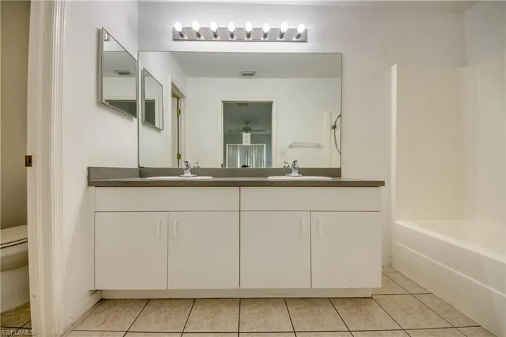 2114 Sw 39 St, Cape Coral, Florida 33914