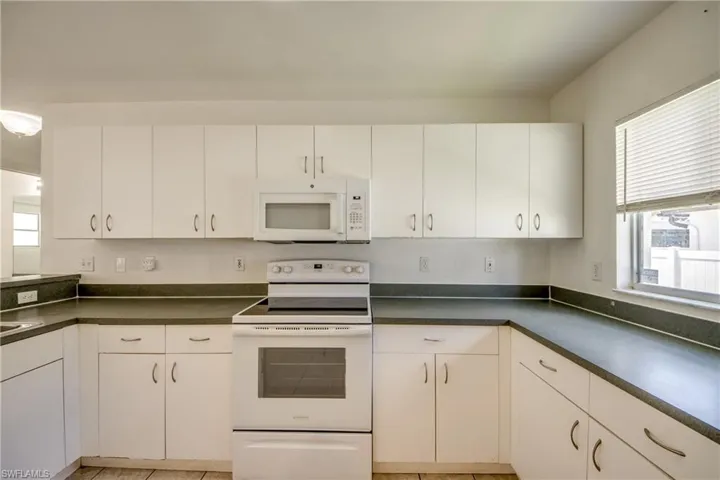 2114 Sw 39 St, Cape Coral, Florida 33914