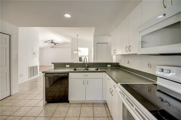 2114 Sw 39 St, Cape Coral, Florida 33914