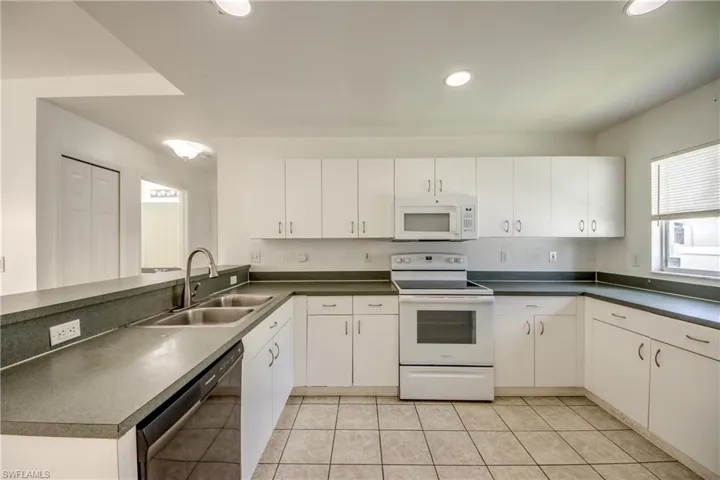 2114 Sw 39 St, Cape Coral, Florida 33914