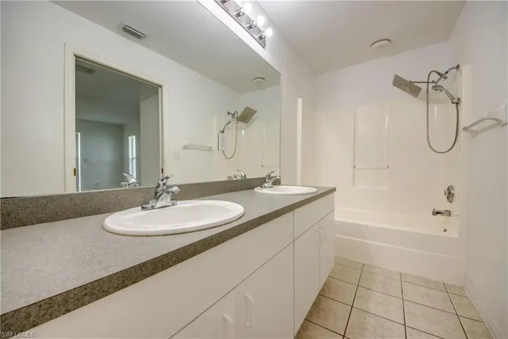 2114 Sw 39 St, Cape Coral, Florida 33914