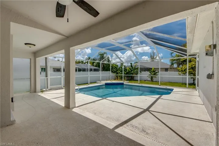 2114 Sw 39 St, Cape Coral, Florida 33914