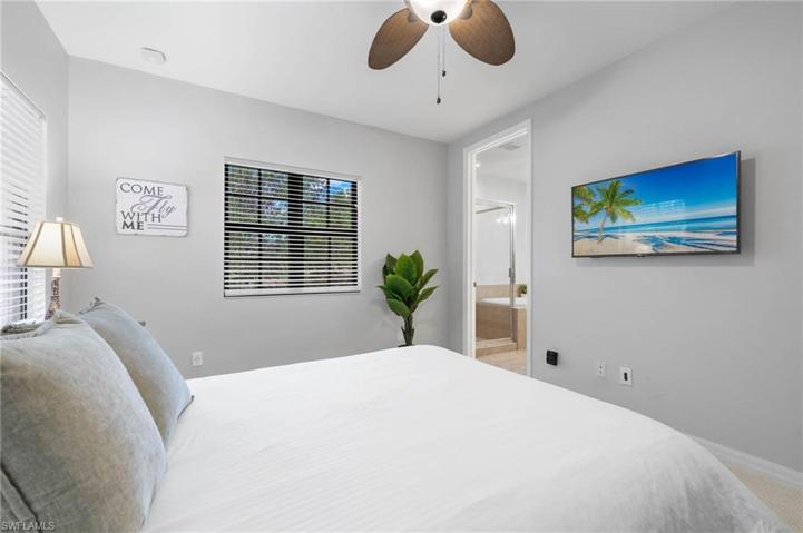 1110  Medan S CT, Naples, FL 34113
