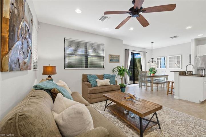 1110  Medan S CT, Naples, FL 34113