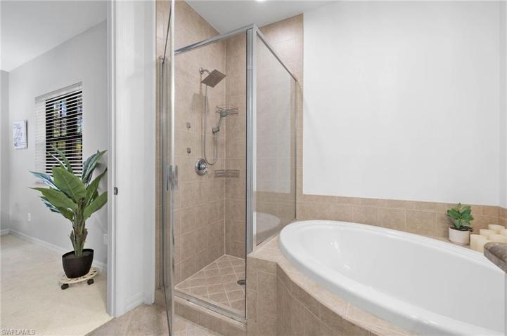 1110  Medan S CT, Naples, FL 34113