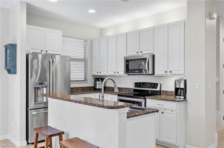 1110  Medan S CT, Naples, FL 34113