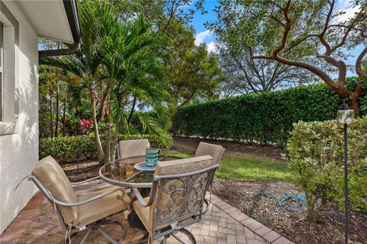 patio with pavers