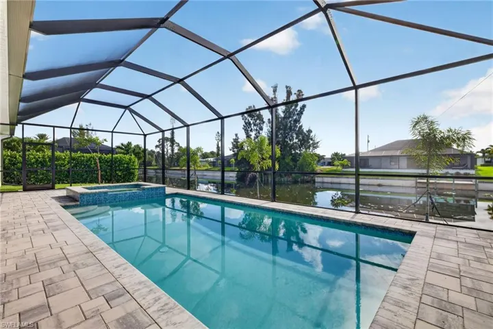 3033 Sw 11th Pl, Cape Coral, Florida 33914