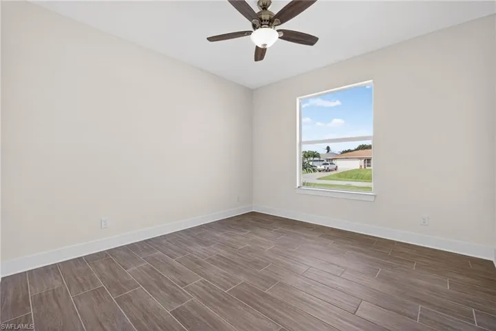 3033 Sw 11th Pl, Cape Coral, Florida 33914