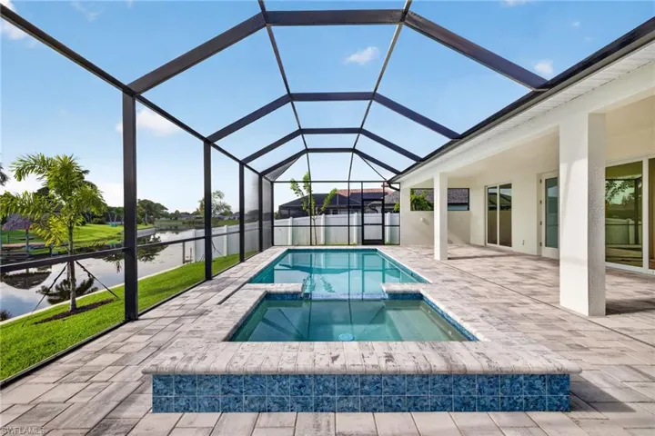 3033 Sw 11th Pl, Cape Coral, Florida 33914