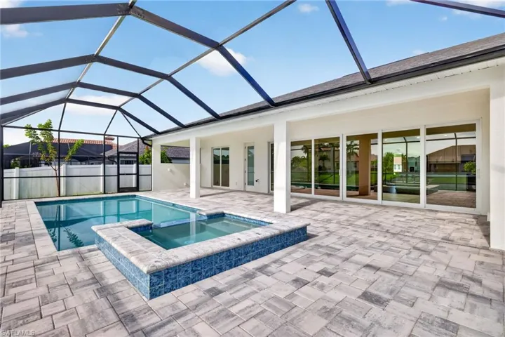 3033 Sw 11th Pl, Cape Coral, Florida 33914