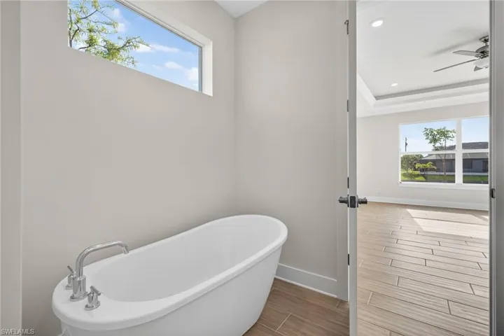 3033 Sw 11th Pl, Cape Coral, Florida 33914