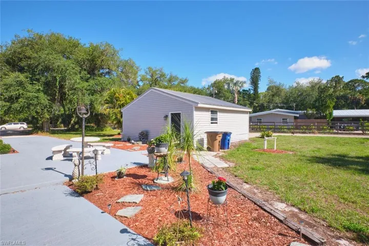Detached garage/workshop