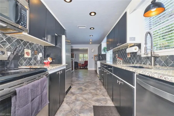 Kitchen featuring stainless steel appliances, a sink, healthy amount of natural light, baseboards, and recessed lighting