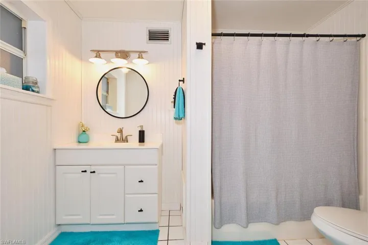 Secong bathroom