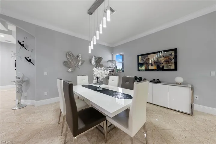 Dining room with ornamental molding